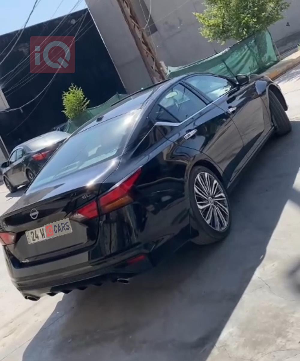 نيسان ألتيما